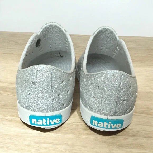 Native Kids Sneakers gray sparkly Jefferson style vented rubber size J2 - Picture 3 of 10